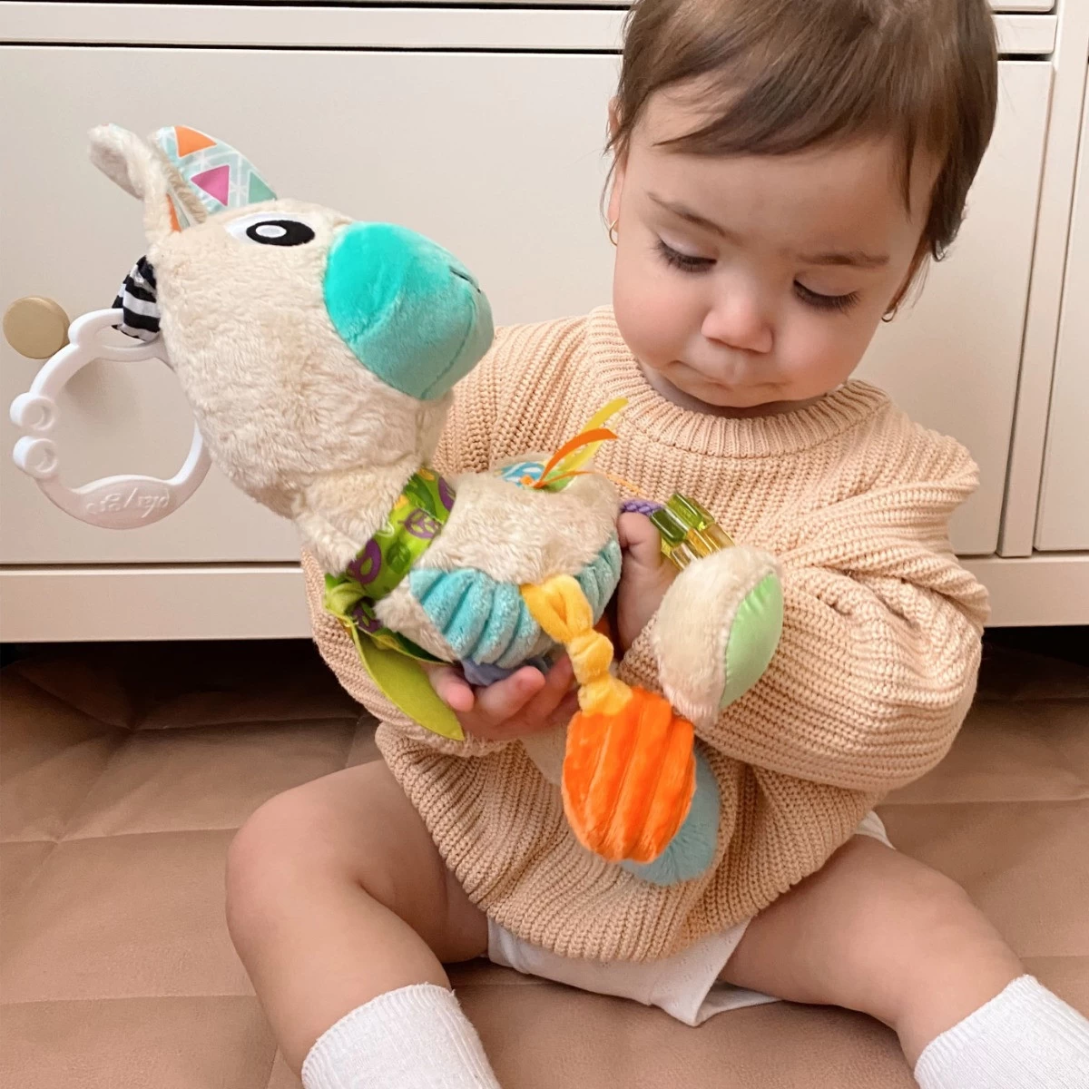 Playgro Sensory Friends Lupe Llama Buggyspeeltje P0188470 - Afbeelding 3